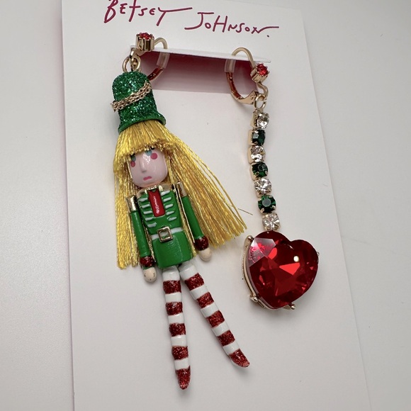 Betsey Johnson Green Nutcracker Heart Earrings NWT - Picture 3 of 4
